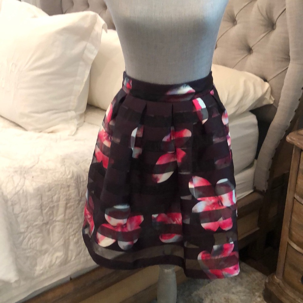 Cute Floral skirt size Small